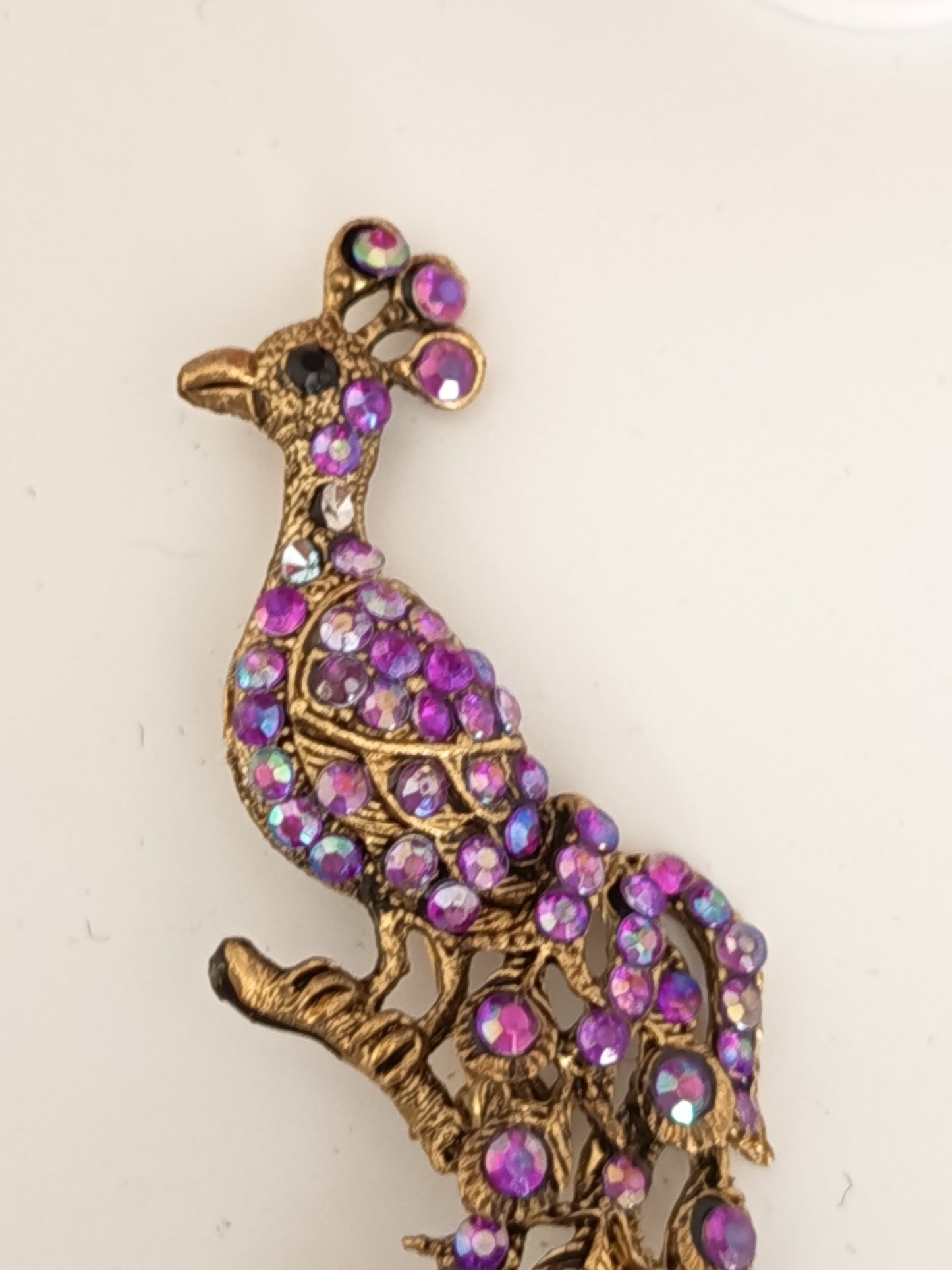 🌺🦚Broche Paon Royale Vintage, Cristal Violet, rose & Aurore Boréale et finition dorée Antique🦚🌺