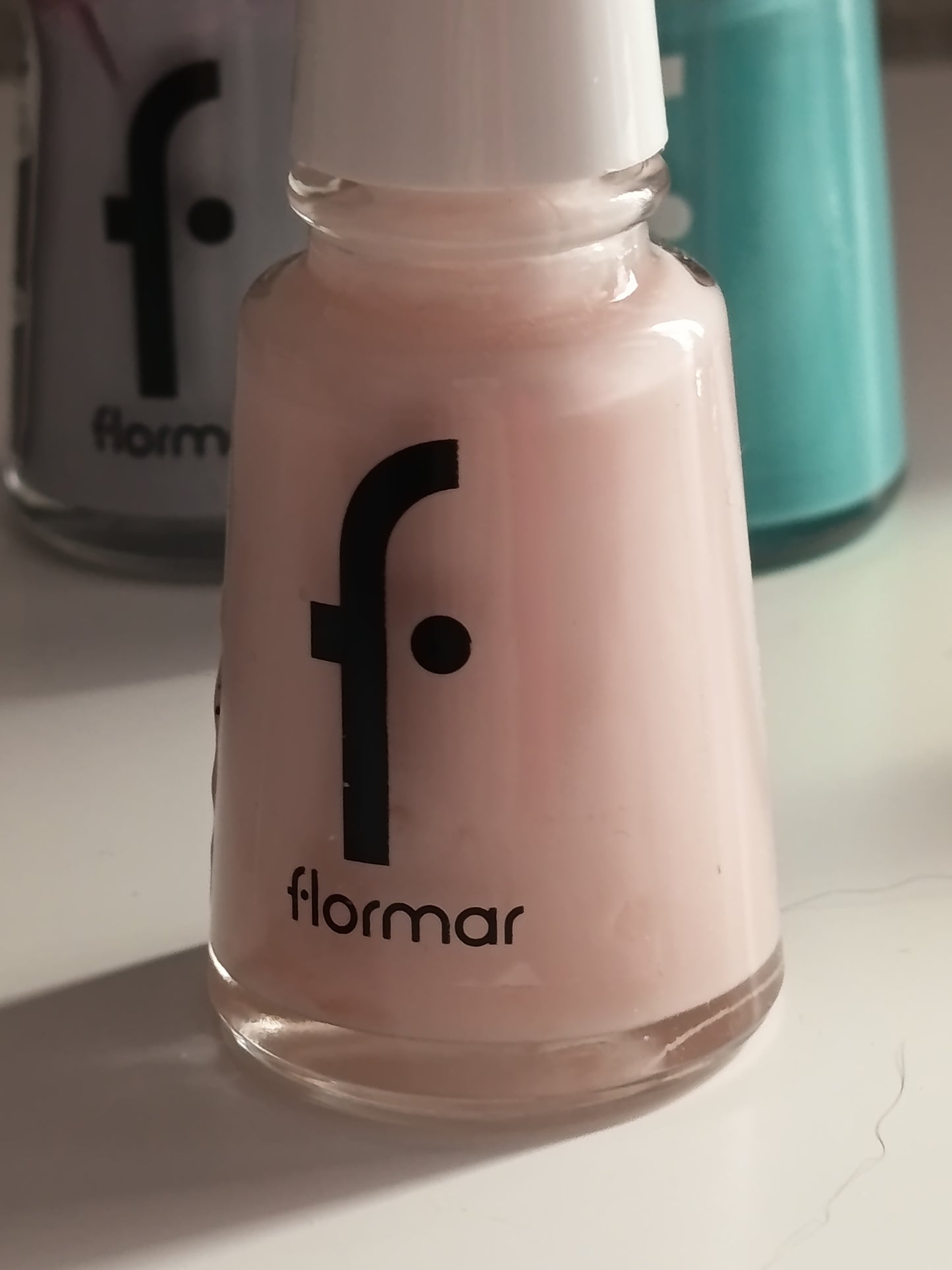 Vernis à ongles Flormar , enamel effet brillant, 3 couleurs pastel au choix : rose, lavande et turquoise