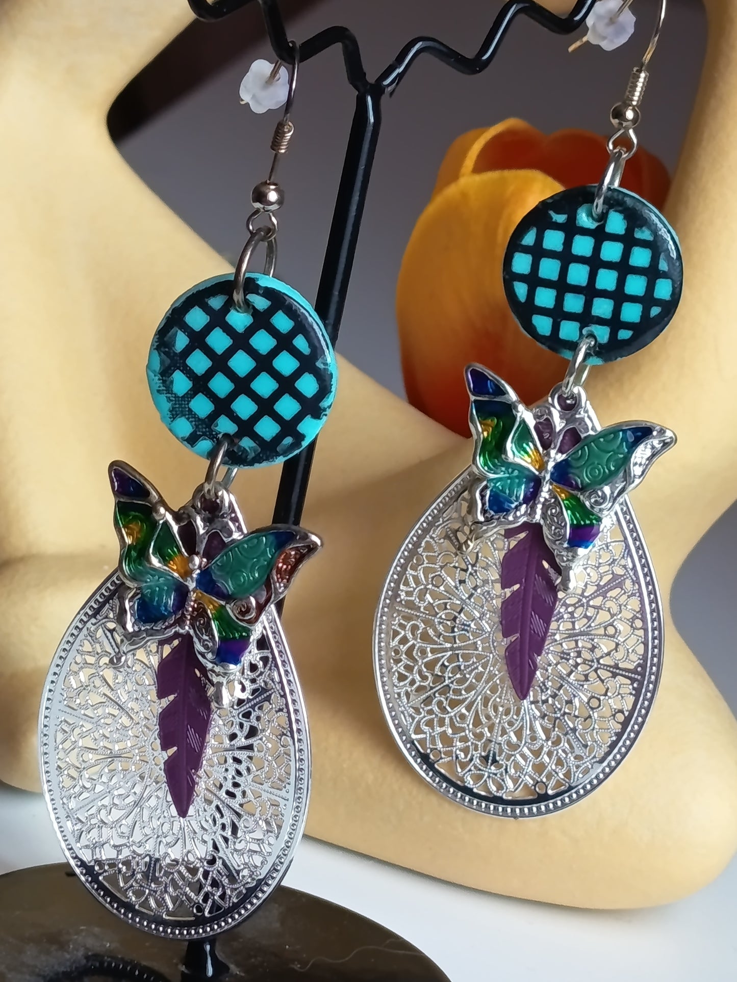 🦋✨ Boucles d'oreilles artisanales "Papillon & Filigrane" : L'accessoire chic et original pour sublimer votre style ! 💎🌸🎨