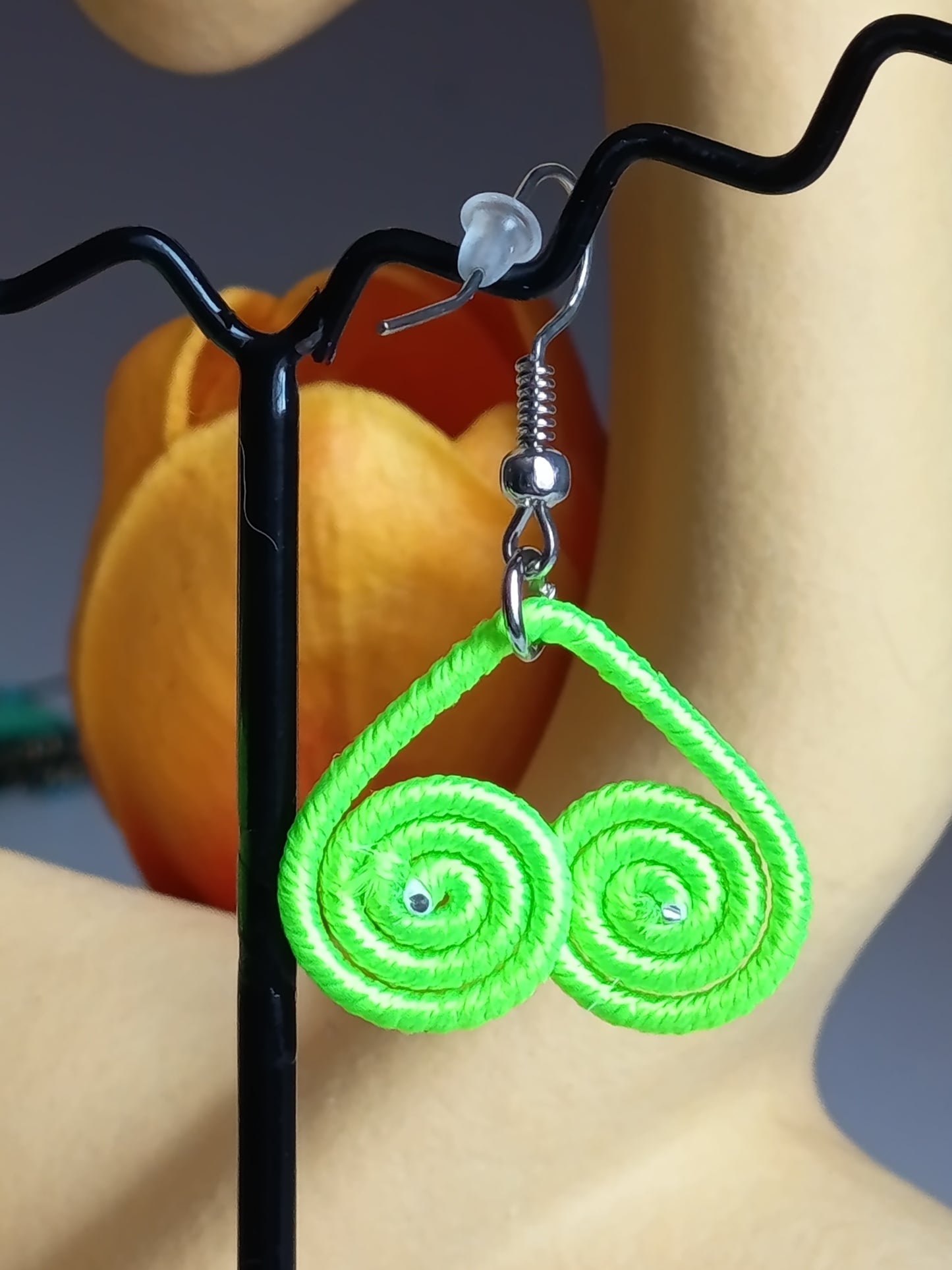 ✨ Boucles d'Oreilles Spirales Néon ✨