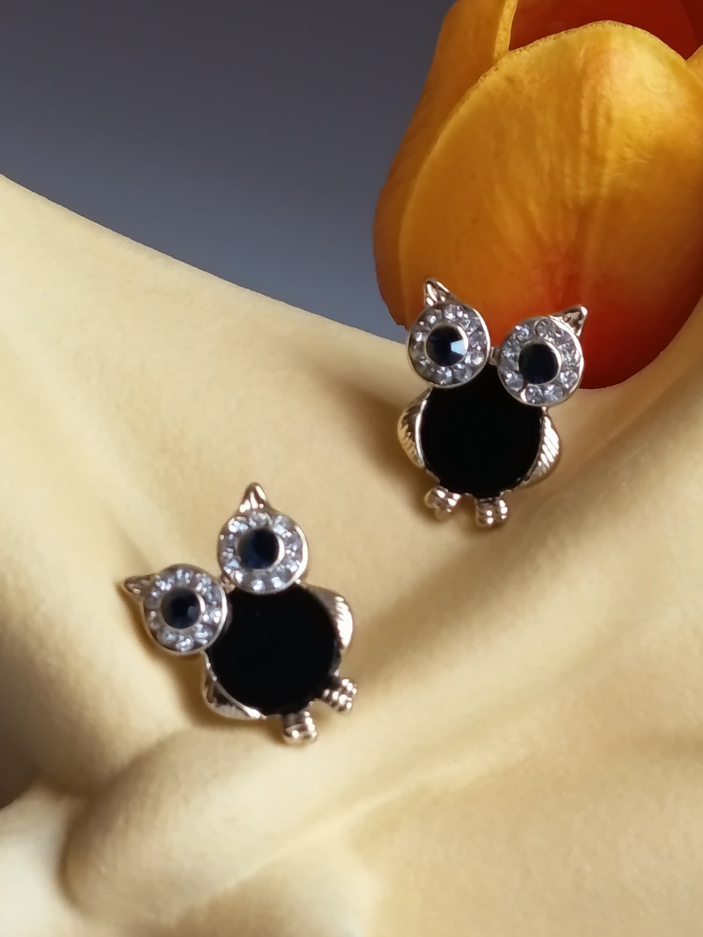 🦉✨ Boucles d'oreilles "Chouette de Nuit" – Élégance & Cristaux Étincelants ✨🦉