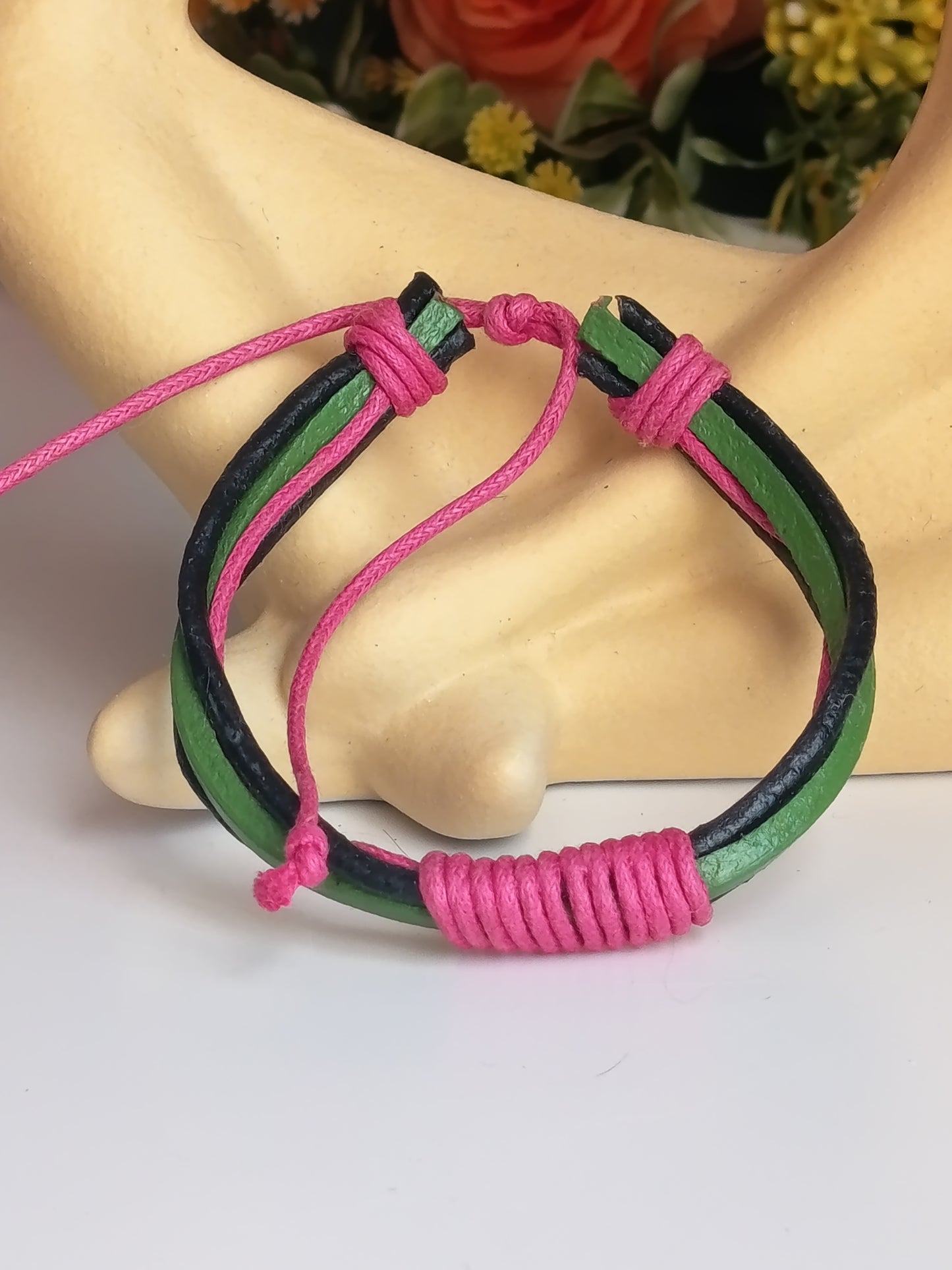 🌸 Le Rétro-Chic Y2K : Bracelet en Cuir Vert, Noir et Rose Fuchsia (Stock Dormant des Années 2000)