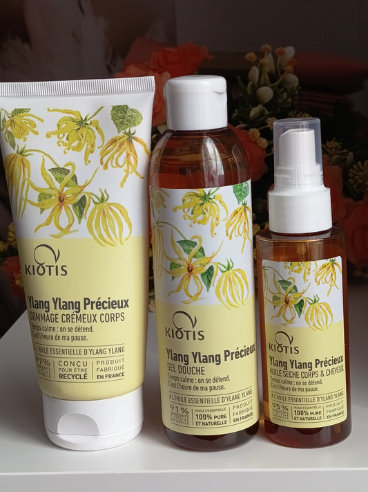 Lot comprenant un gommage crémeux, un gel douche, et une huile sèche, Ylang Ylang Précieux de Kiotis