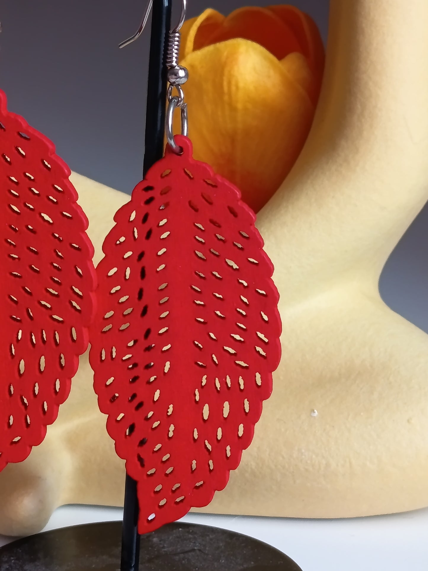 🌿 Boucles d'Oreilles "Feuillage Éclatant" – Rouge Passion
