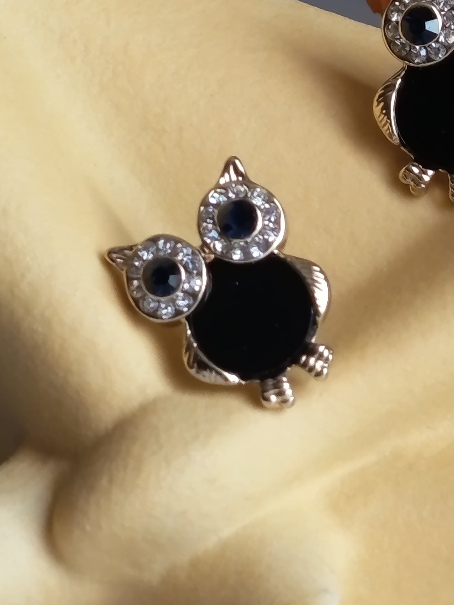 🦉✨ Boucles d'oreilles "Chouette de Nuit" – Élégance & Cristaux Étincelants ✨🦉