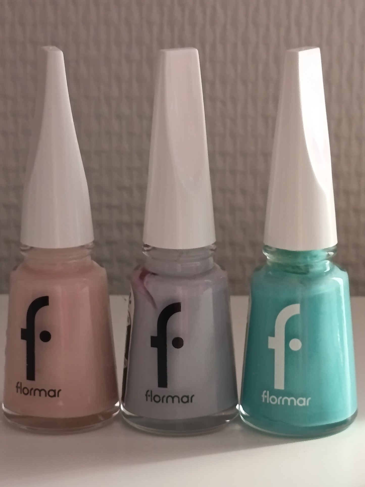 Vernis à ongles Flormar , enamel effet brillant, 3 couleurs pastel au choix : rose, lavande et turquoise