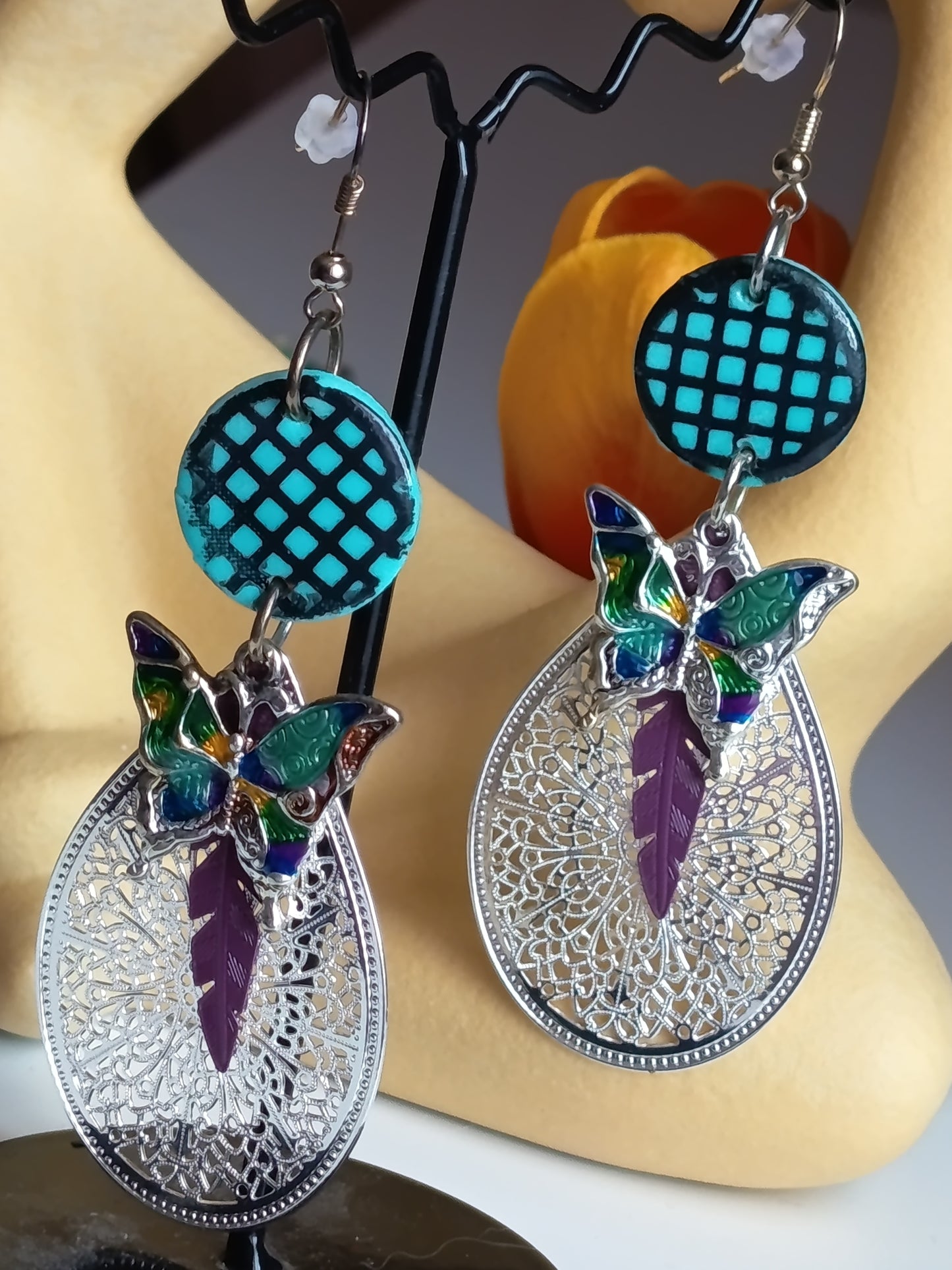 🦋✨ Boucles d'oreilles artisanales "Papillon & Filigrane" : L'accessoire chic et original pour sublimer votre style ! 💎🌸🎨