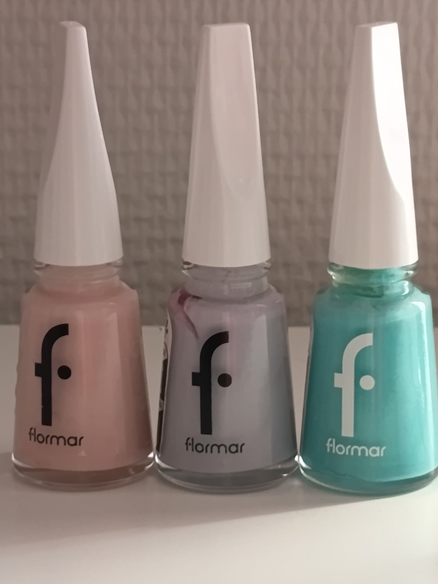 Vernis à ongles Flormar , enamel effet brillant, 3 couleurs pastel au choix : rose, lavande et turquoise