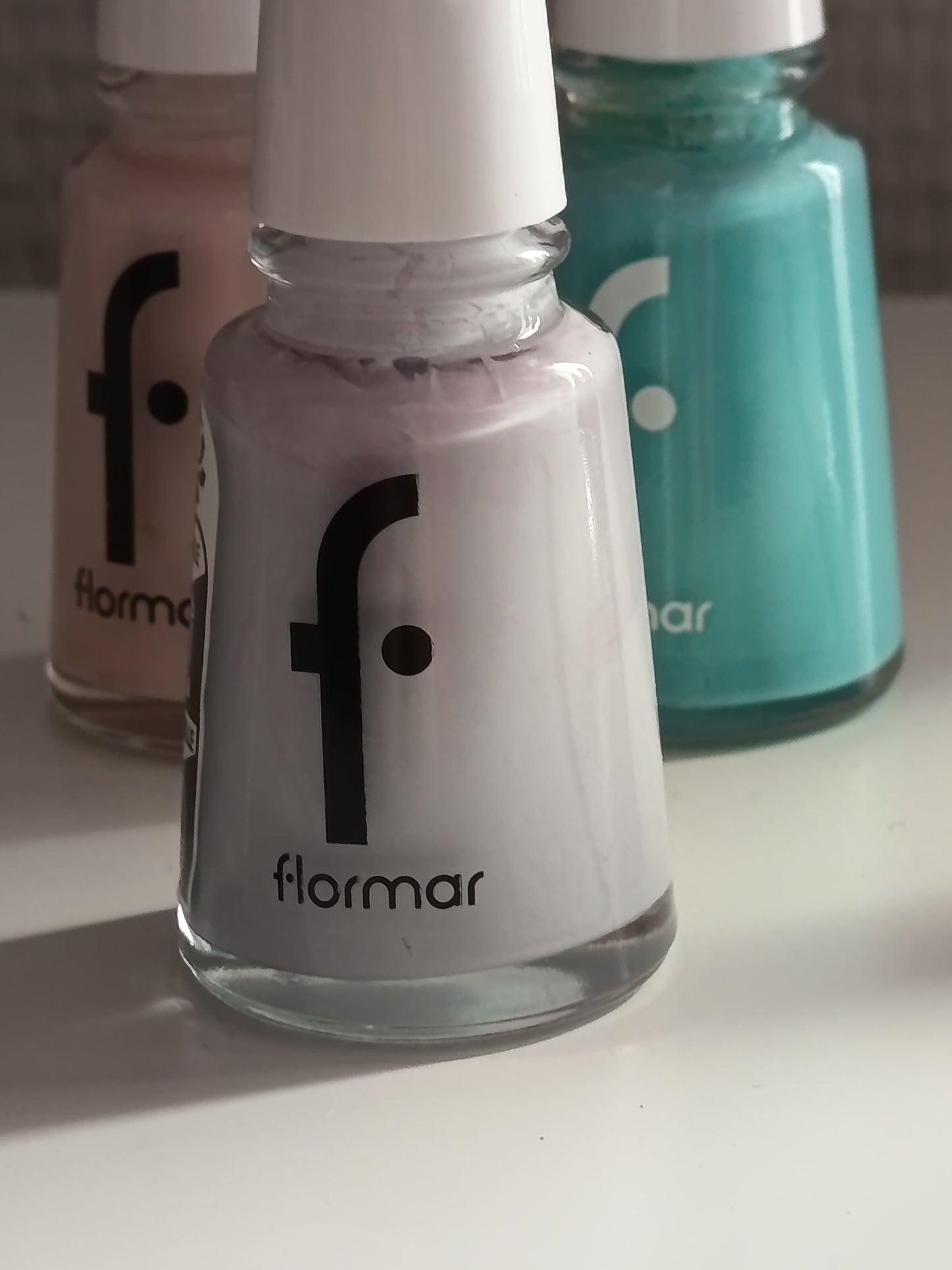 Vernis à ongles Flormar , enamel effet brillant, 3 couleurs pastel au choix : rose, lavande et turquoise