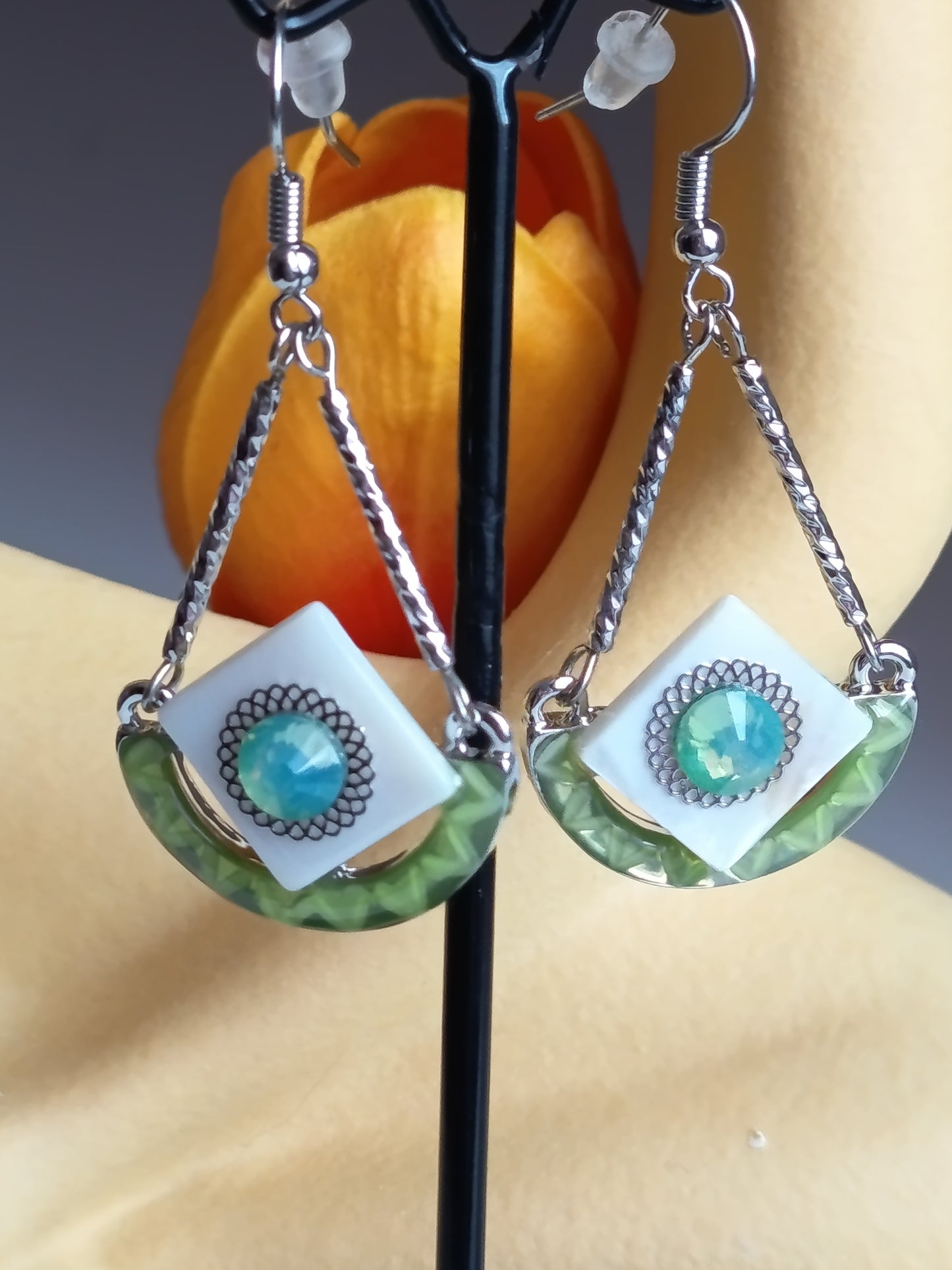 💎 Boucles d'Oreilles Géométriques Chic & Éclatantes – Accessoire Tendance ✨