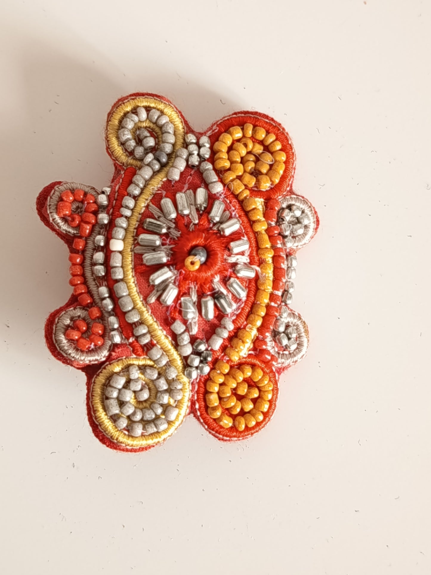 ✨ Broche Artisanale "Soleil d'Orient" – Broderie Haute Fantaisie ✨