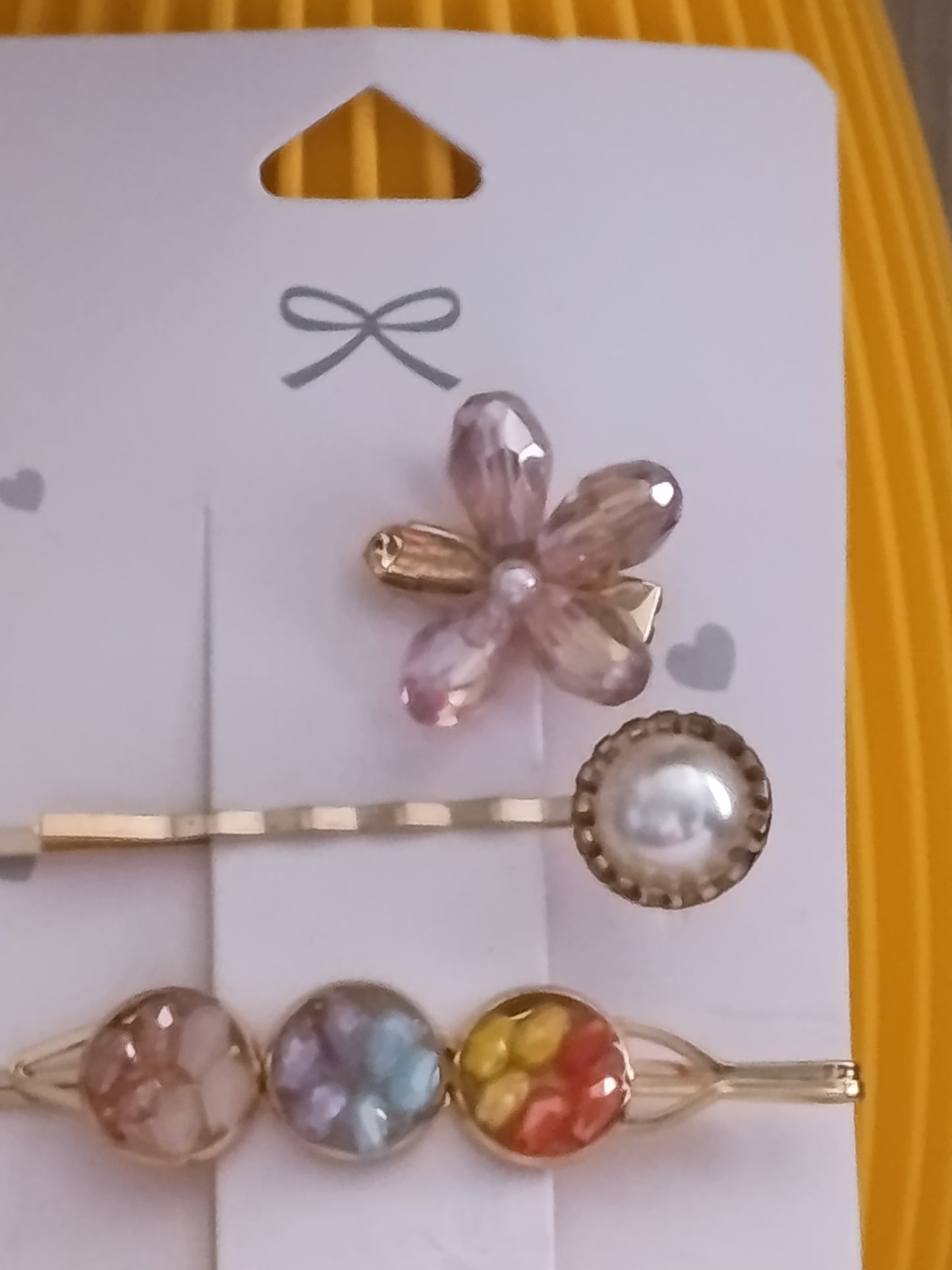 Lot de 5 barrettes et 1 pince crocrodile, avec perles, pierres. Original.
