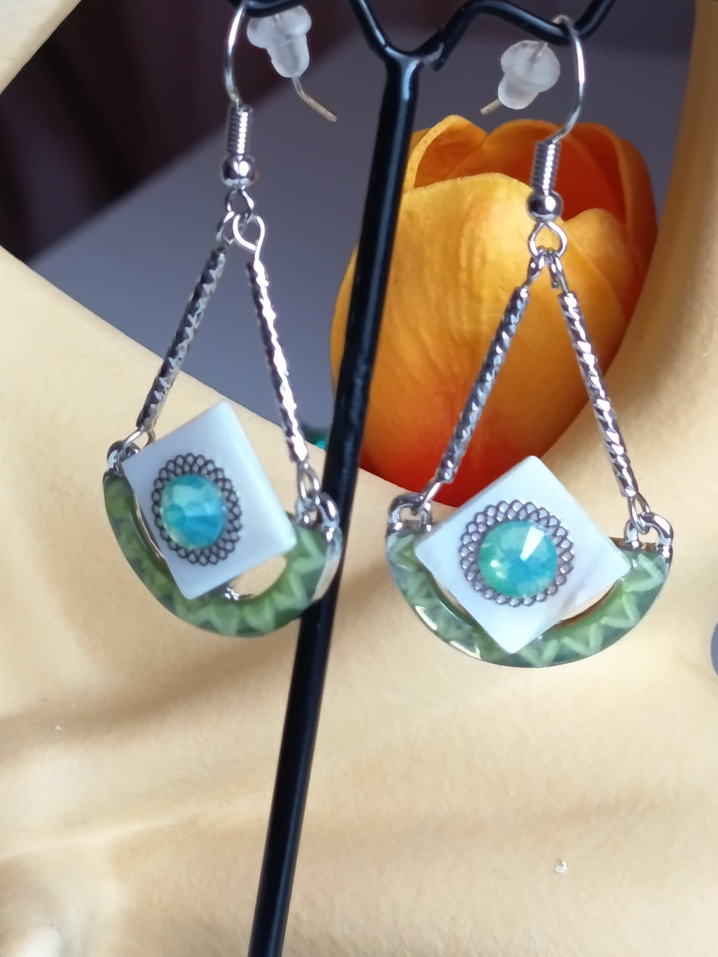 💎 Boucles d'Oreilles Géométriques Chic & Éclatantes – Accessoire Tendance ✨