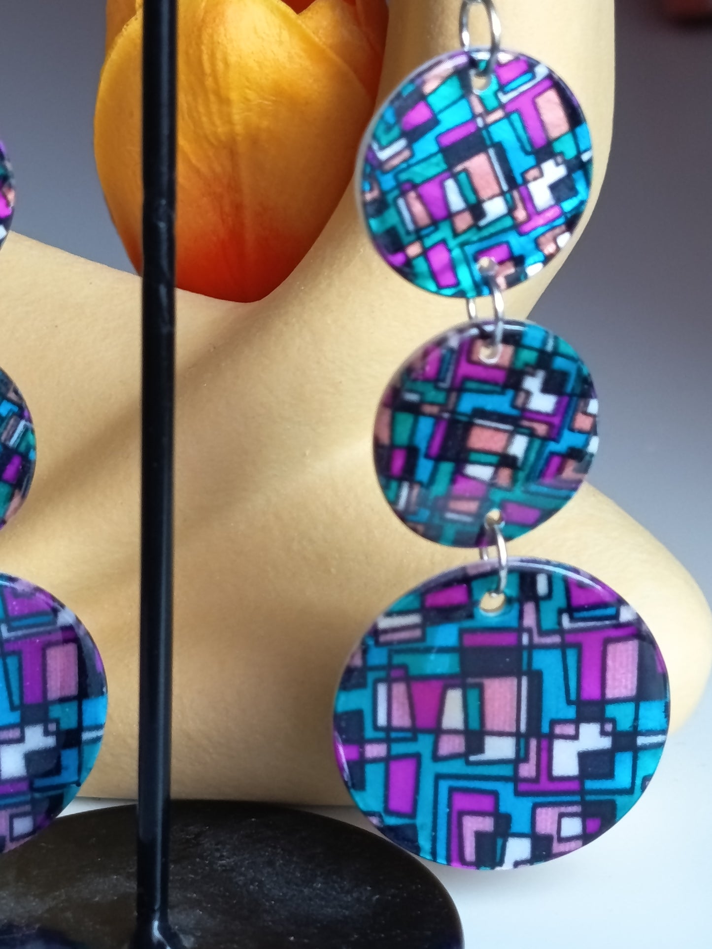 💖💐Boucles d'oreilles réversibles neuves, en nacre véritable et émail géométrique 💐💖