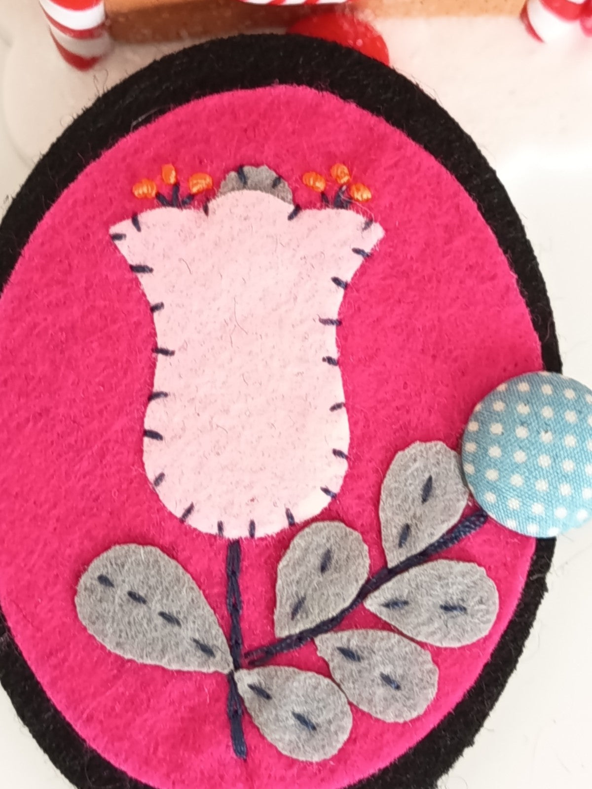 Broche Fleurie en Feutrine - Eclosion d'une tulipe - Unique modèle