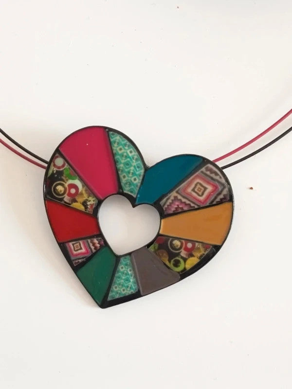Collier avec un joli cœur multicolore genre patchwork, sans nickel, n°3