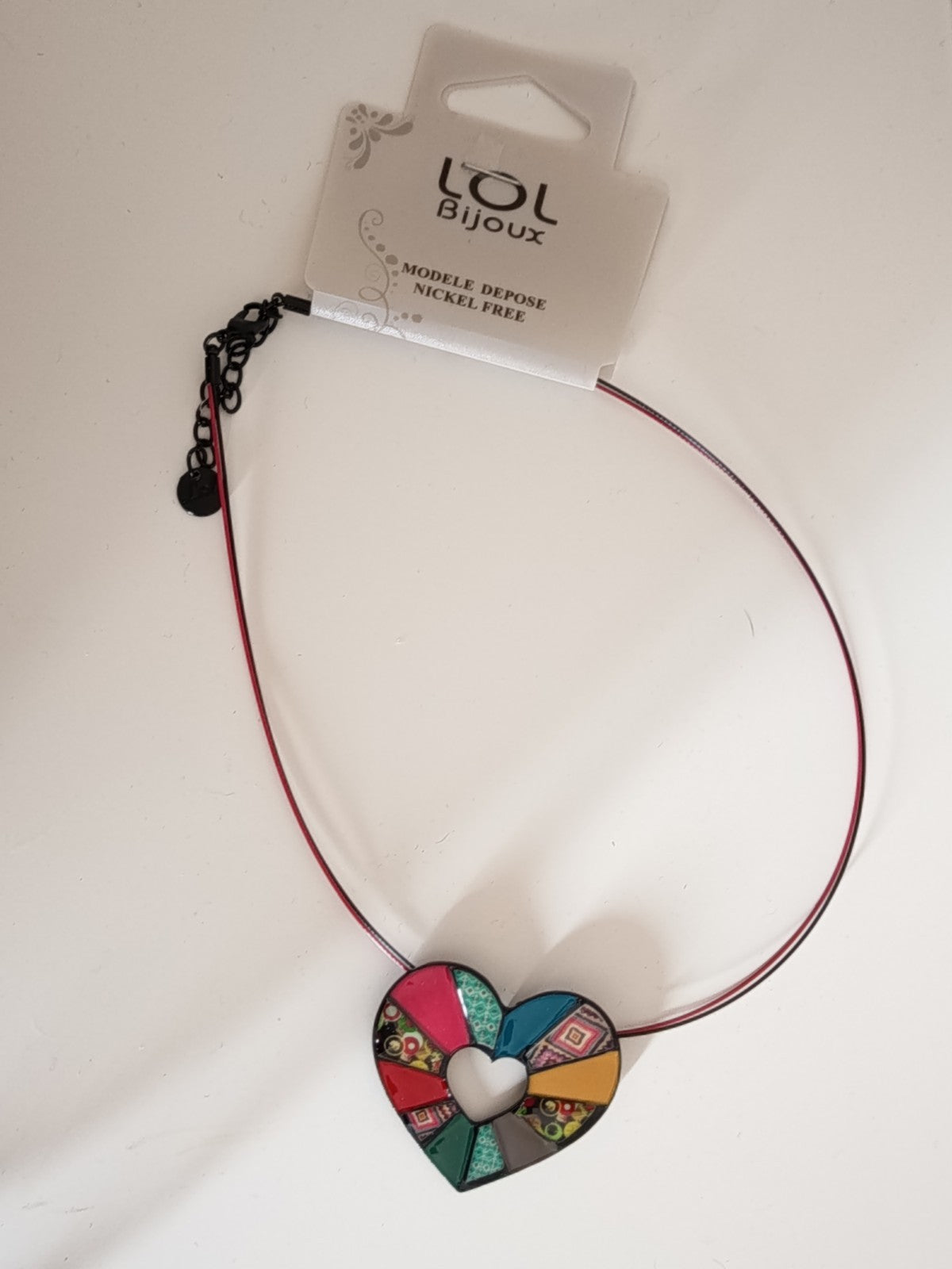 Collier avec un joli cœur multicolore genre patchwork, sans nickel, n°3