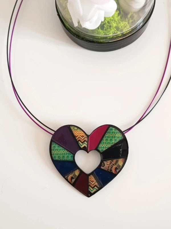 Collier avec un pendentif coeur de différentes couleurs, sans nickel, n°1