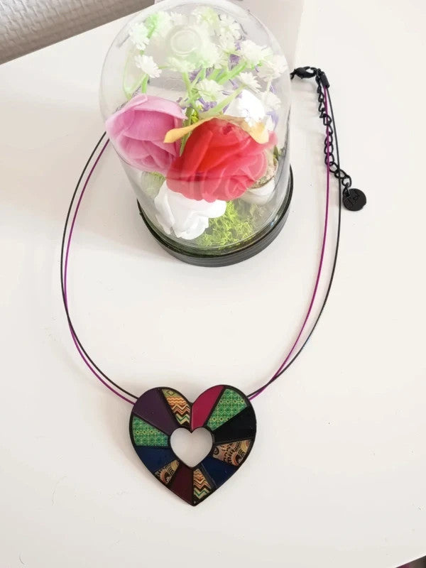 Collier avec un pendentif coeur de différentes couleurs, sans nickel, n°1