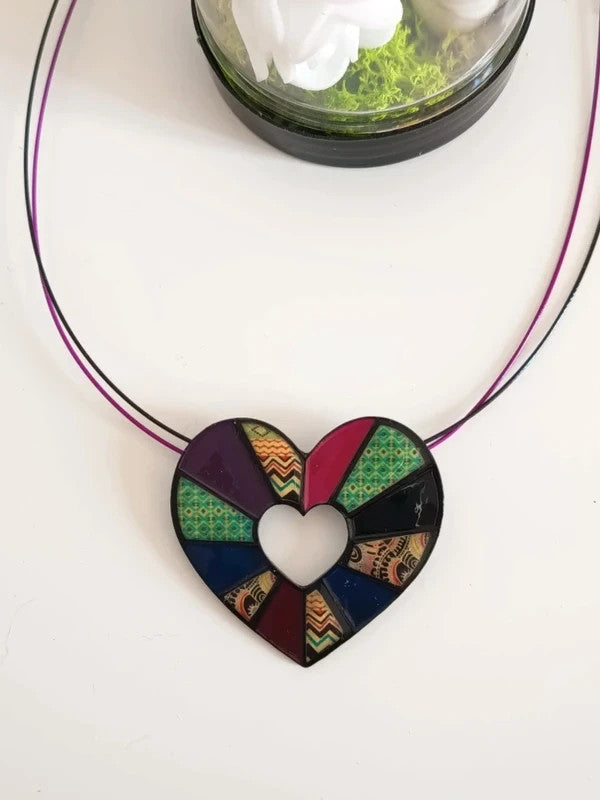 Collier avec un pendentif coeur de différentes couleurs, sans nickel, n°1