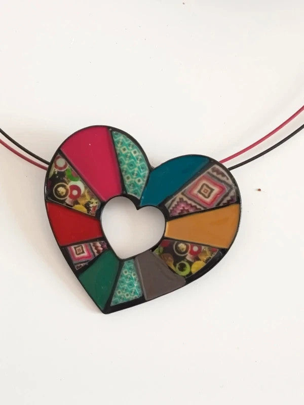 Collier avec un joli cœur multicolore genre patchwork, sans nickel, n°3