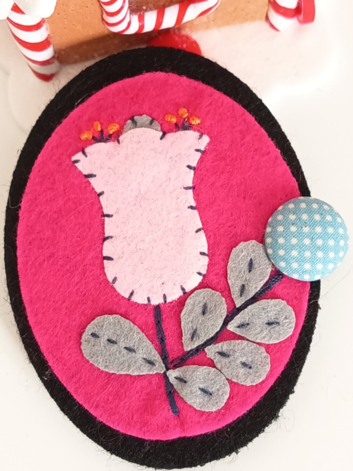 Broche Fleurie en Feutrine - Eclosion d'une tulipe - Unique modèle